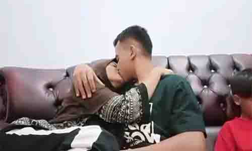 Bokep bocil cipokan disamping adeknya