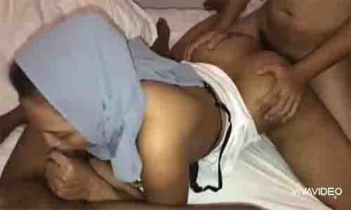 Bokep Threesome Wanita Berhijab Lokal Stw